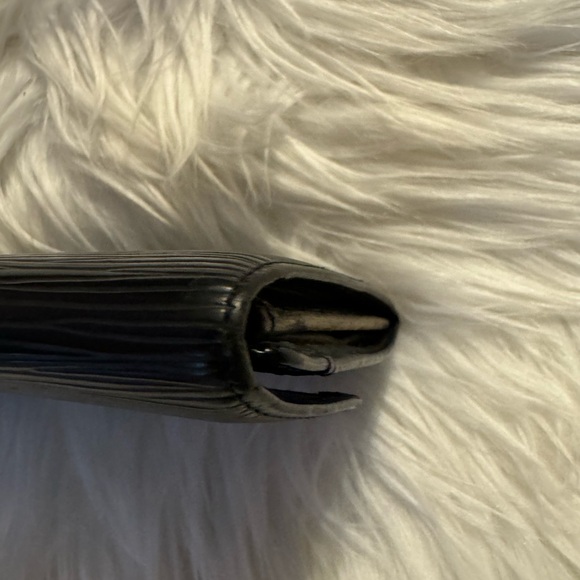 Louis Vuitton Black Epic Wallet - Picture 5 of 6